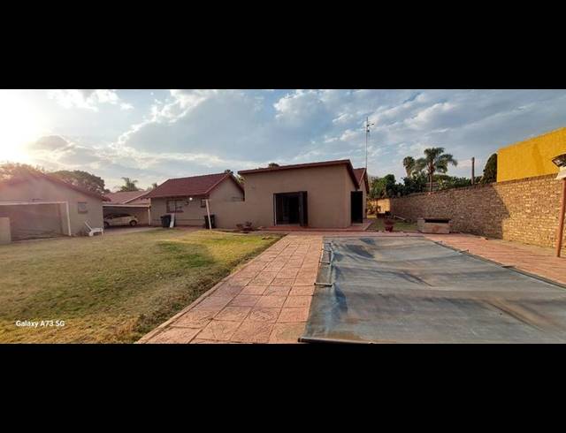 4 BEDROOM HOUSE FOR SALE IN KARENPARK